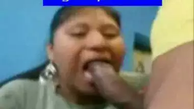 Mumbai girl Renu giving blowjob to her boss