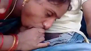 Tamil aunty outdoor porn on the beach!