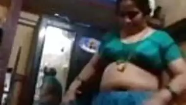 Maduraiauntysex - Madurai Hot Milf Aunty Showing Her Nude Body On Cam porn video