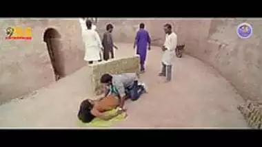 Holi mein choli faadkar daal diya pichkaari priya sharma ko