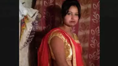 Desi Hot Bhabhi Bathing