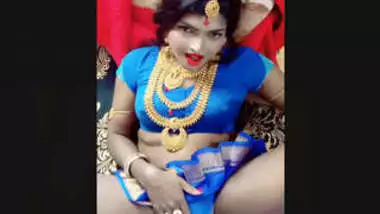 Horny bhabhi showing her cuteness