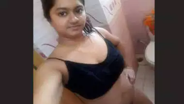 Sexy bangladeshi Girl Bathing and Musterbate 1