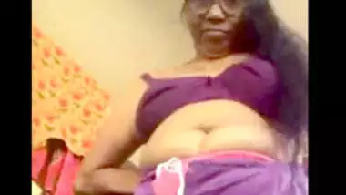 Xxx Sexy Video Kapda Nikalte Hue - Hot Indian College Girls Kapde Change Karti Hui Kamre Mein indian porn movs