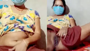 Desi village bhabi show her sexy pussy on tango