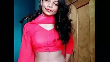 Cute college girl sumpi erotic navel show.