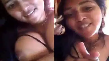 Hoot Girl Showing her HUge Boobs and her Clean Shaved Pussy Rubbing