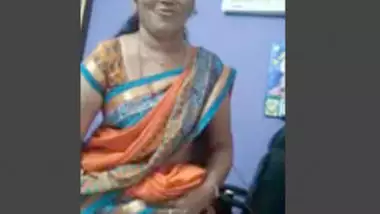 Desi village bhabi show her sexy pussy