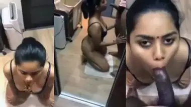 A Desi Wife Give a Awesome Blowjob on Husband's Co-worker Friend in Hotel