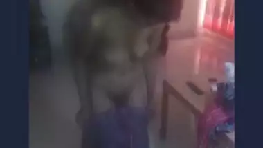 Desi village girl show her pussy