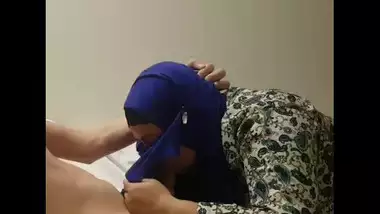 Hijab Milf mad I cum in her mouth