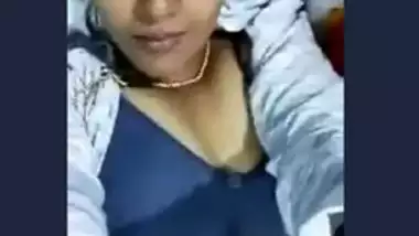 Malayalanxxx - Indian Cute Girl In Glasses Showing Her Boobs porn video