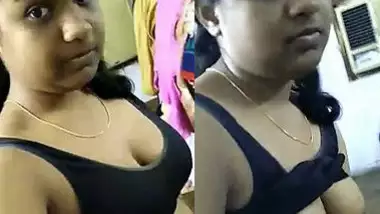 Good-looking Indian teen lifts top to boast about her porn stuff