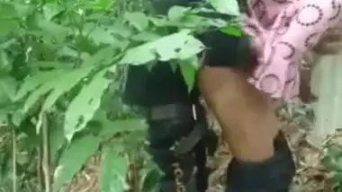 Village Jungle Xxx Video - Indian Village Girl Outdoor Sex With Her Bf In Jungle porn video