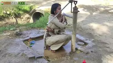 380px x 214px - Young Village School Girl Taking A Bath In A Sari And Caught On Camera porn  video