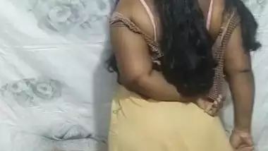 Bhabhi Shows her Boobs