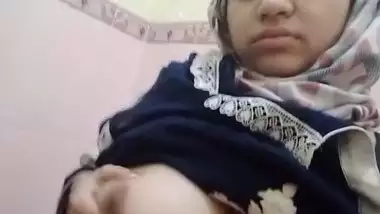 Bhabhi Shows Her Big Boobs