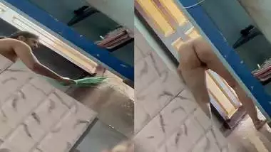 Mom cleaning bathroom in naked caught by son