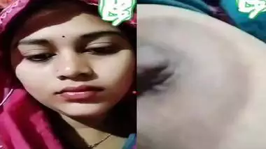 Beautiful lips Bengali girl showing boobs and pussy